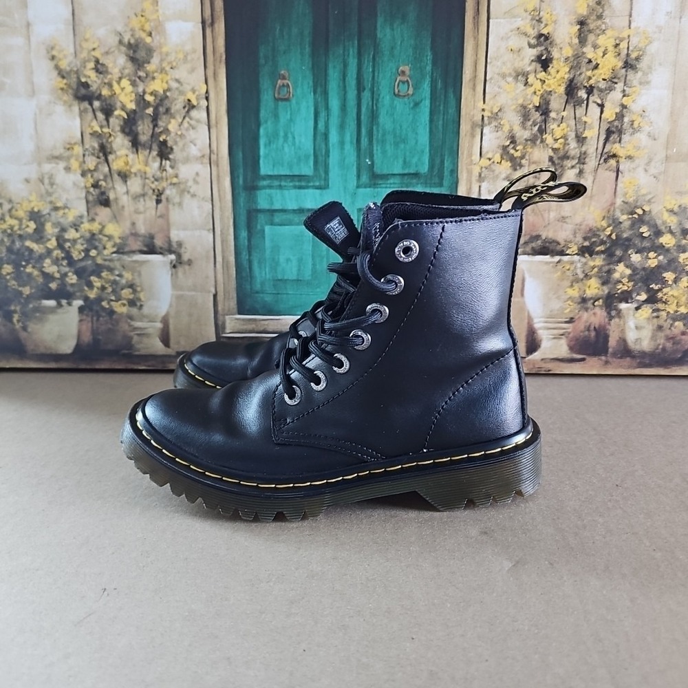 Dr. Martens Luana Lace Up Classic Black Boots- Women Size 6 (US) AW004 No Insole